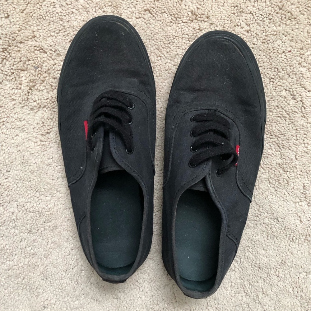 LIGHTLY WORN Women’s LEVI’s sneakers, size 7